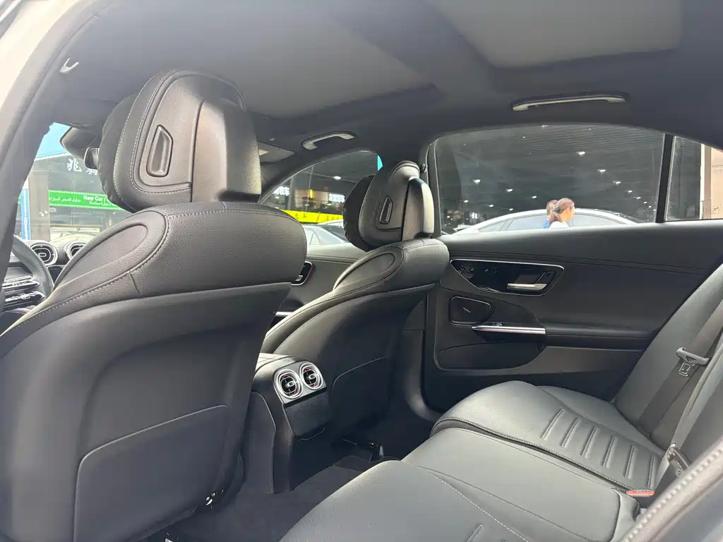 Mercedes-Benz C-Class 2025 — фото 14