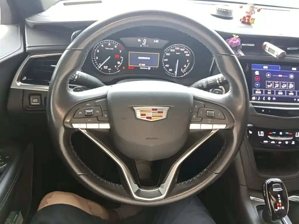 Cadillac XT6 2022 — фото 11