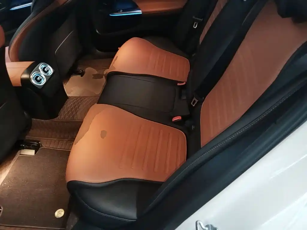 Mercedes-Benz C-Class 2023 — фото 17
