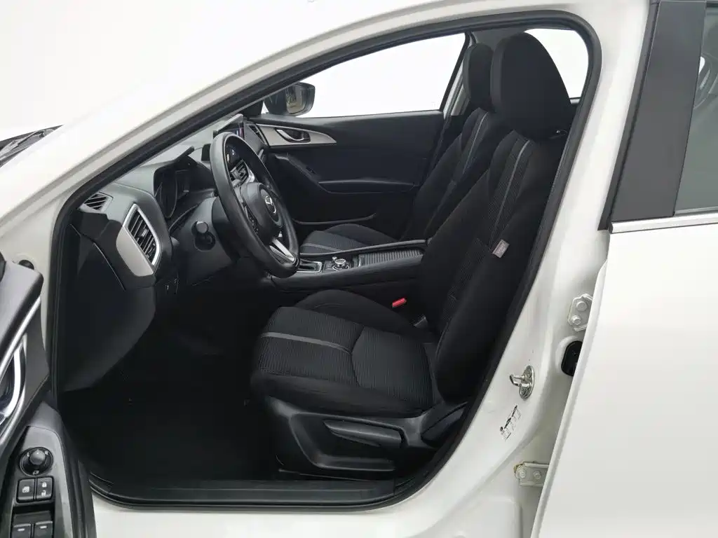 Mazda 3 Axela 2019 — фото 10