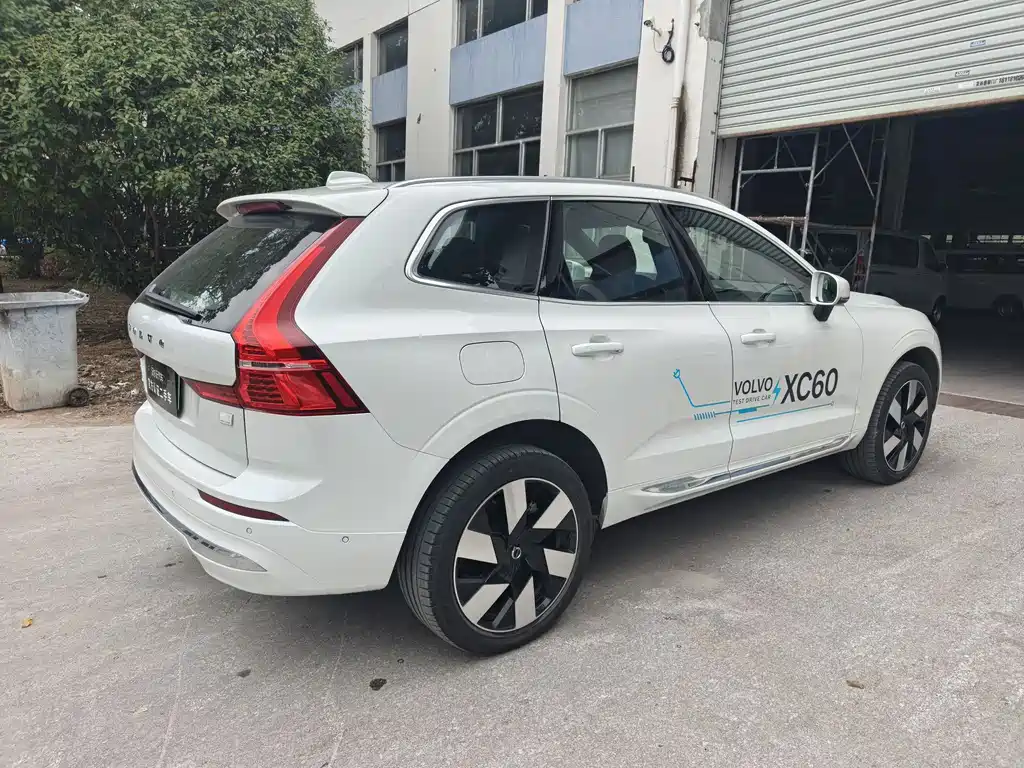 Volvo XC60 PHEV 2024 — фото 10