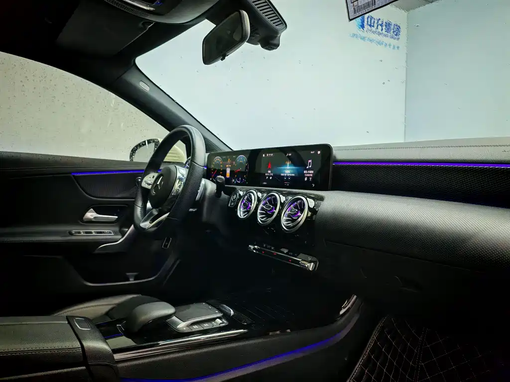 Mercedes-Benz A-Class 2022 — фото 15