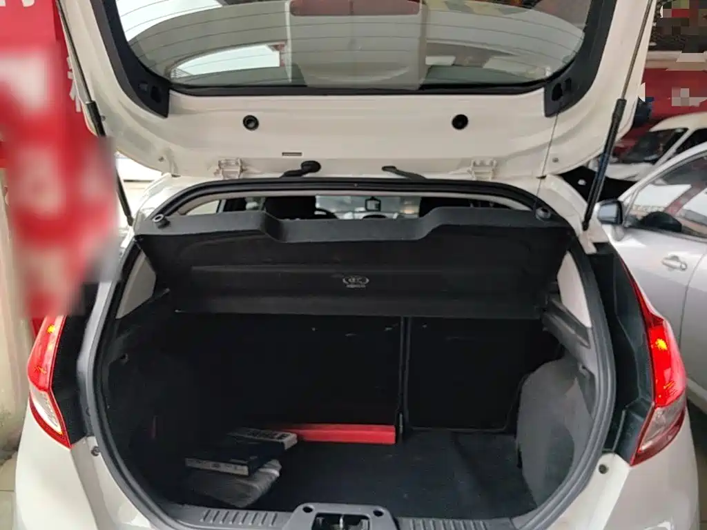 Ford Fiesta 2016 — фото 19