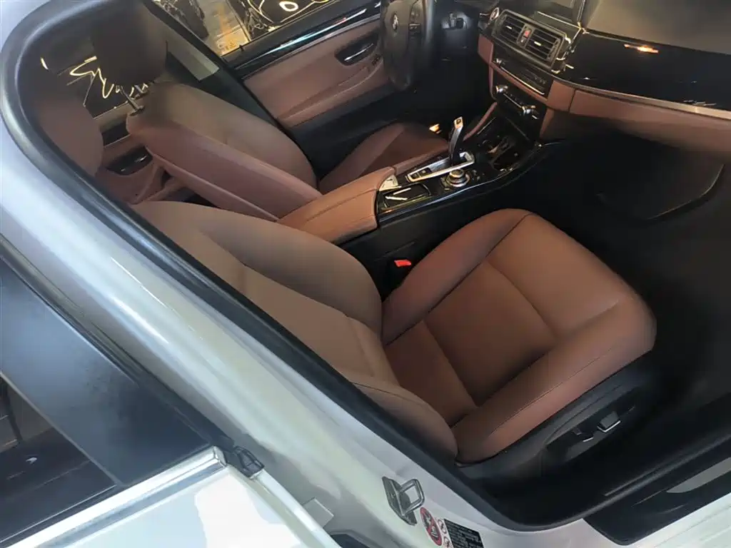 BMW 5 Series 2016 — фото 25