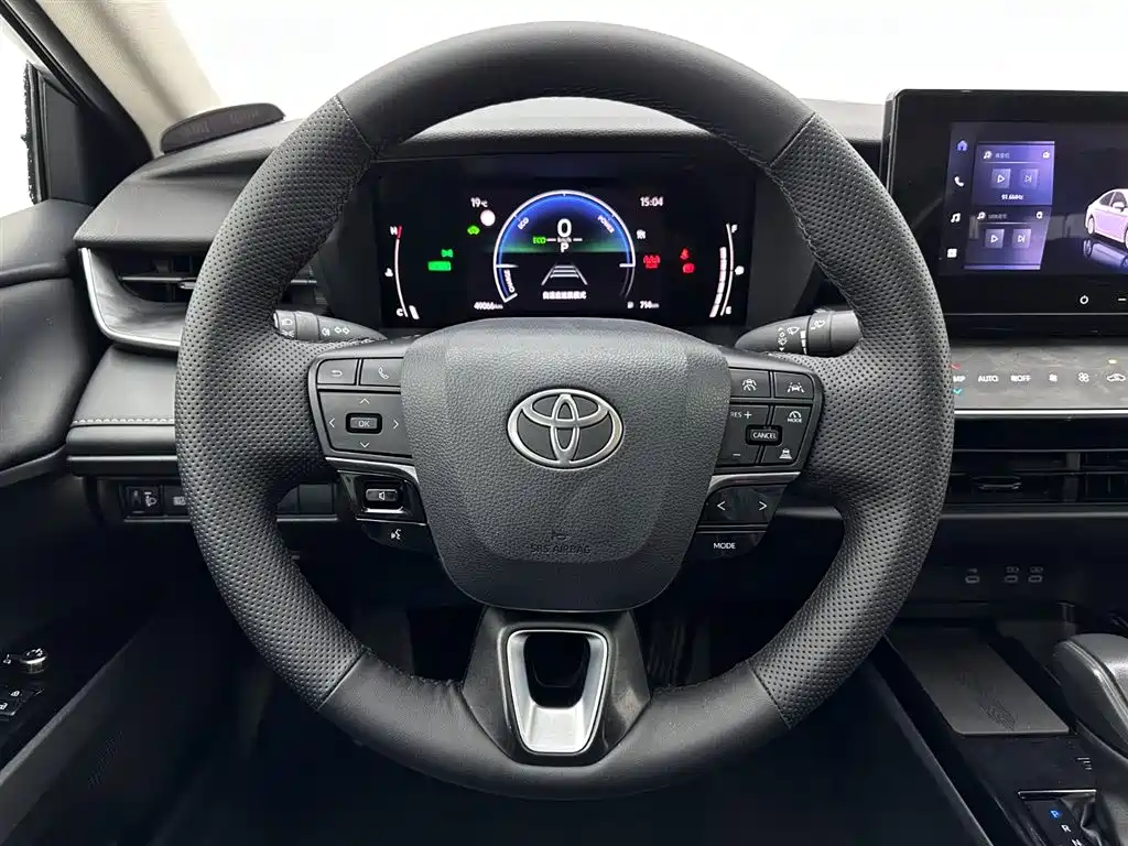 Toyota Camry 2024 — фото 9