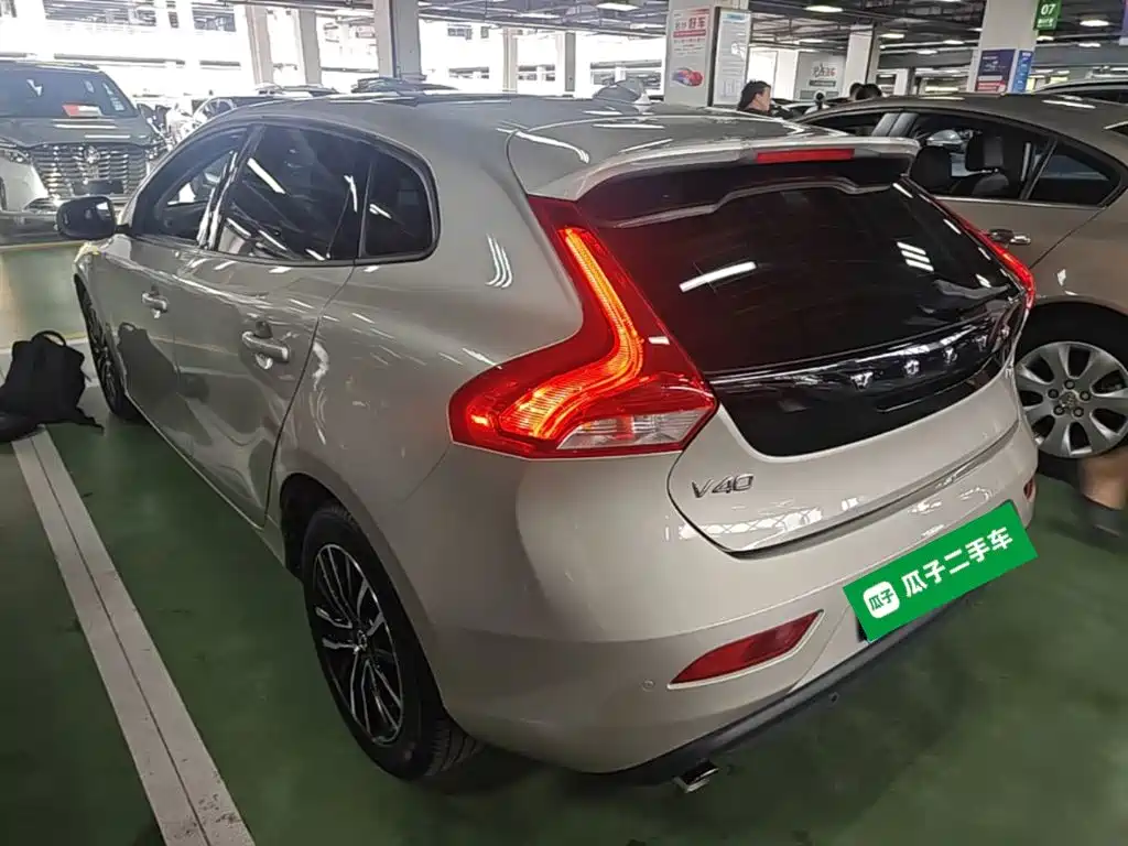Volvo V40 2019 — фото 5