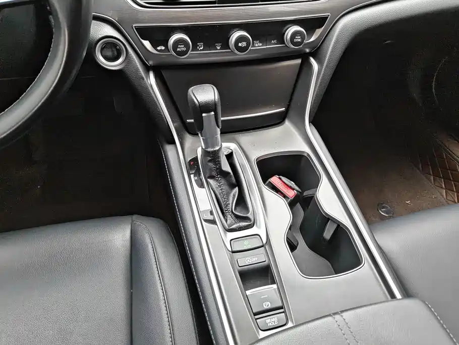 Honda Accord 2022 — фото 16