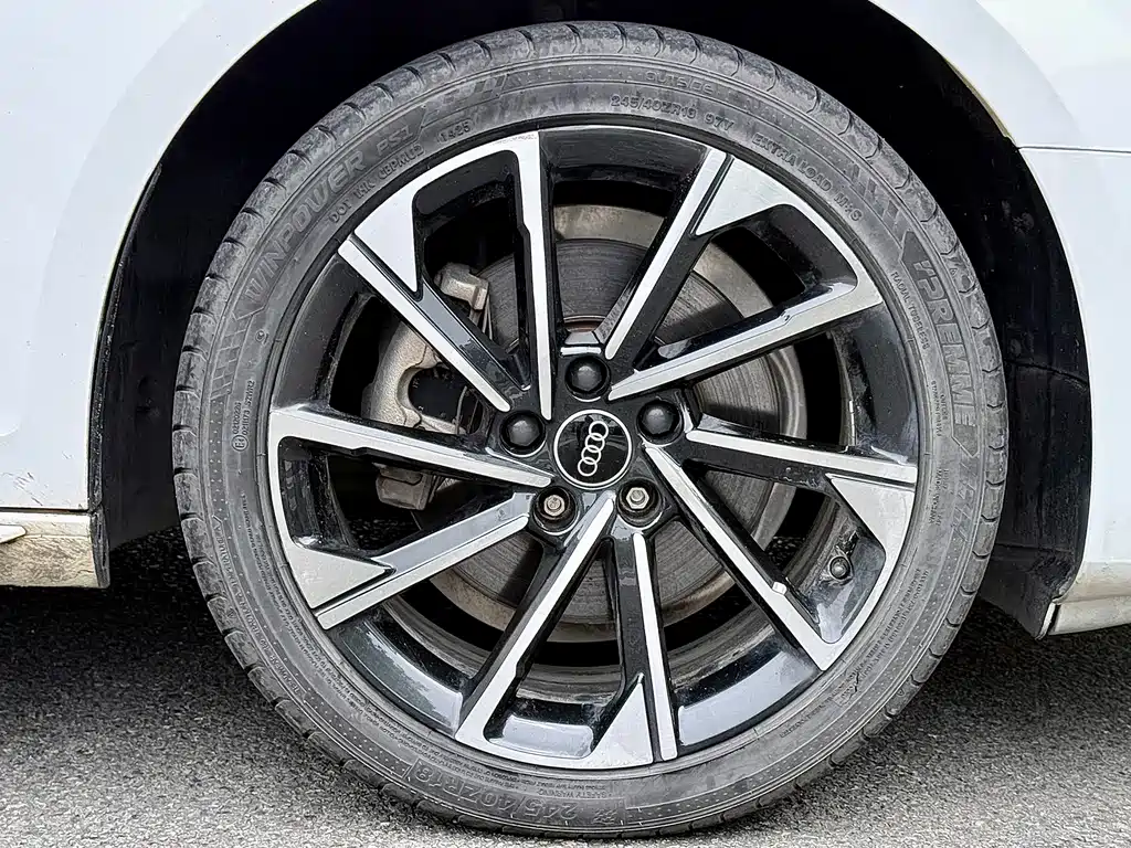 Audi A4L 2023 — фото 13