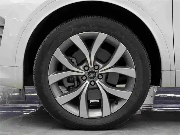 Land Rover Discovery Sport 2025