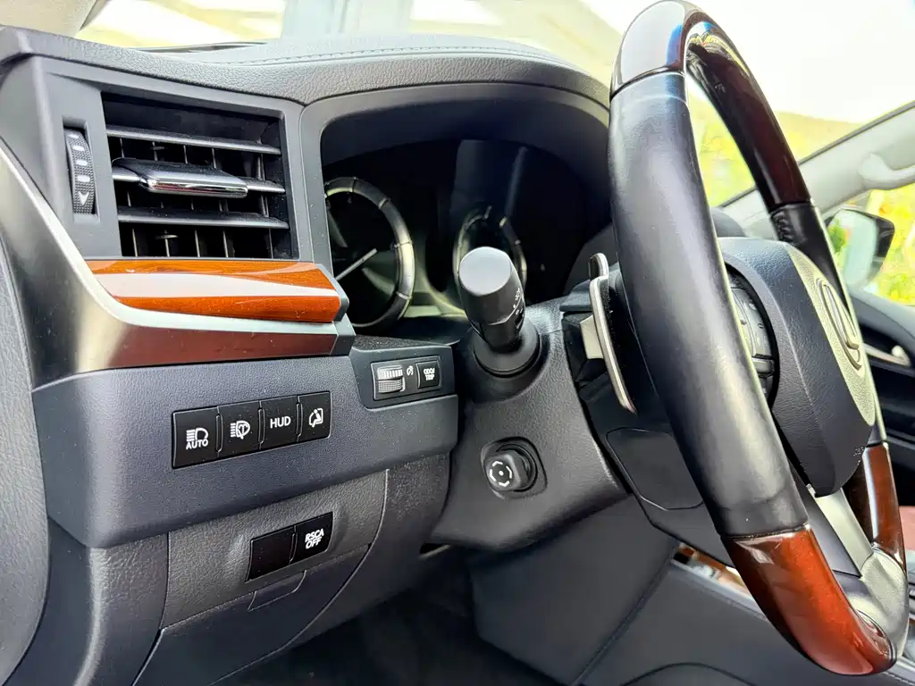 Lexus LX 2020 — фото 11
