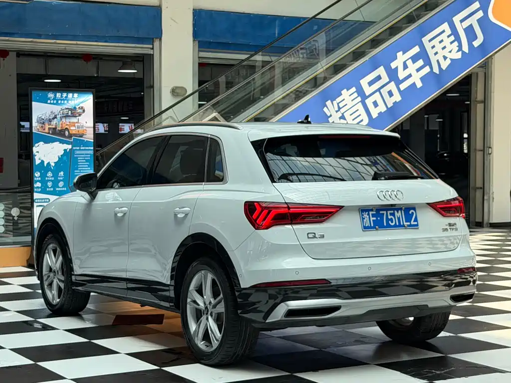 Audi Q3 2023 — фото 19
