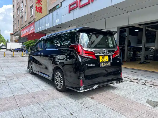 Toyota Alphard 2015