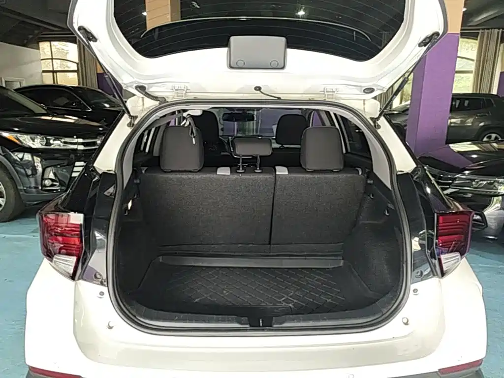 Toyota Yaris L 2021 — фото 19