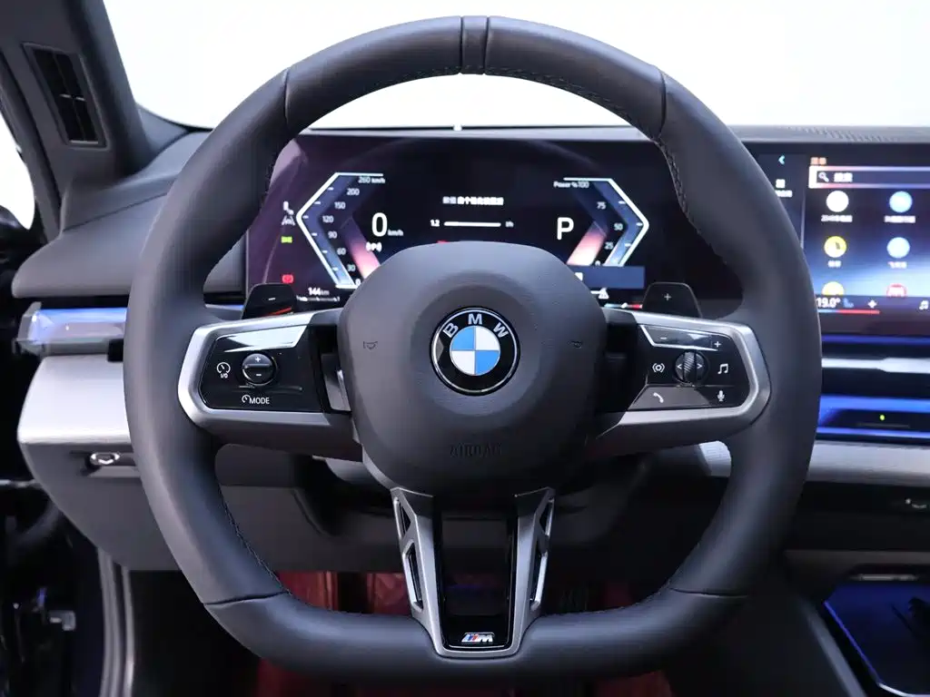 BMW 5 Series 2025 — фото 16