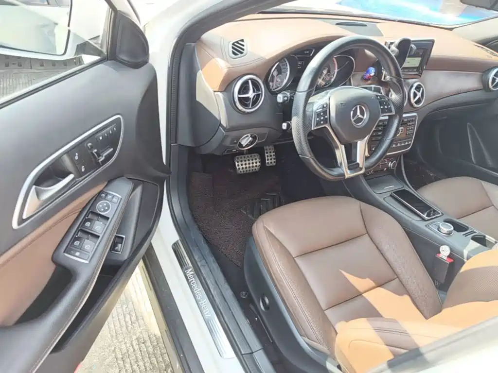 Mercedes-Benz GLA 2015 — фото 16