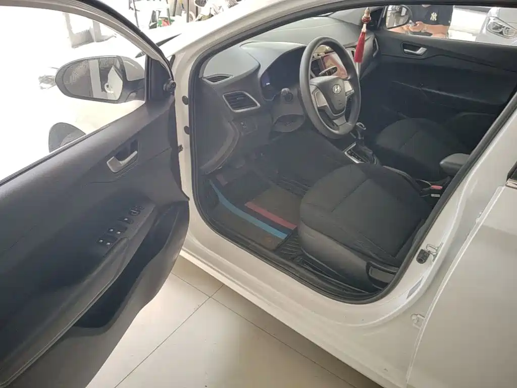 Hyundai Verna 2017 — фото 16