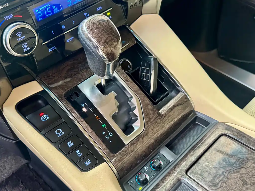 Toyota Alphard 2020 — фото 11