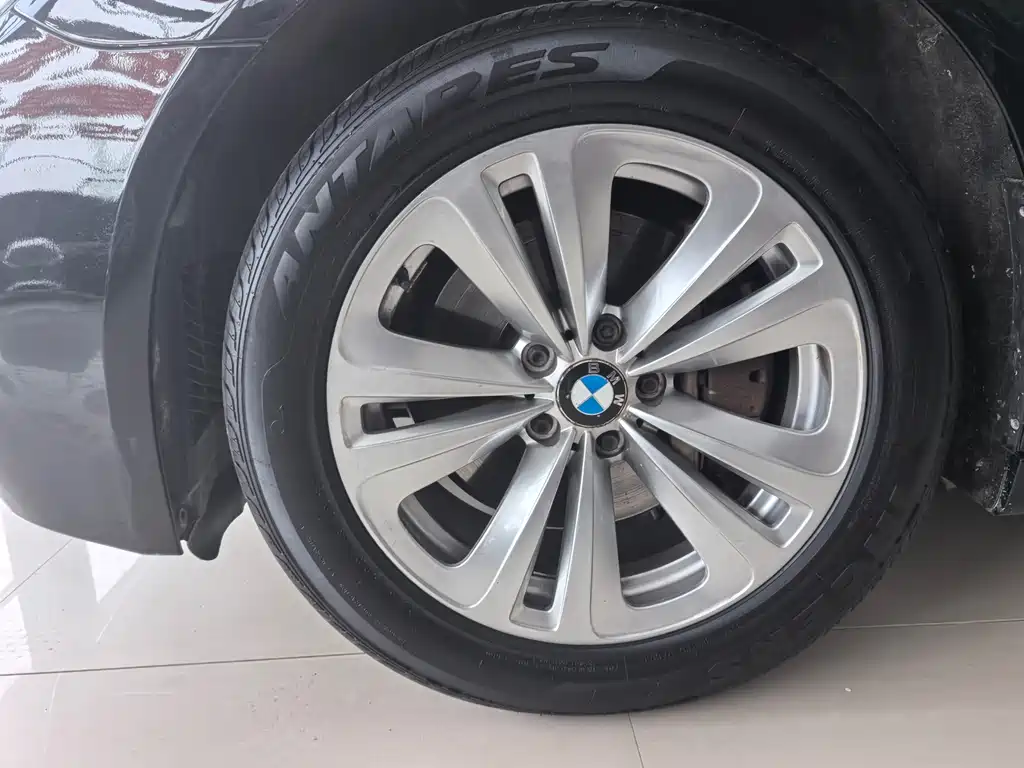 BMW 7 Series 2012 — фото 14
