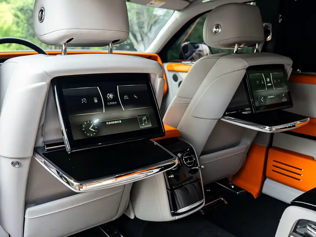 Rolls-Royce Phantom 2023 — фото 16