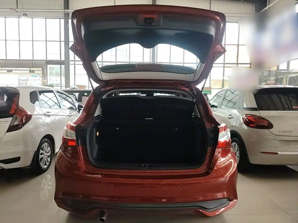 Nissan Tiida 2018 — фото 19