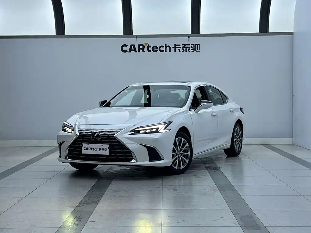 Lexus ES 2025 — фото 1