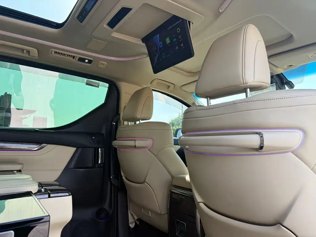 Toyota Vellfire 2023 — фото 9