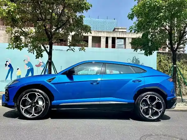 Lamborghini Urus 2021