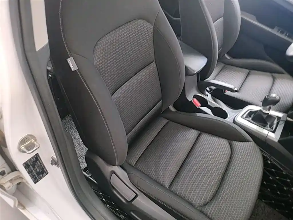 Hyundai Elantra 2017 — фото 25