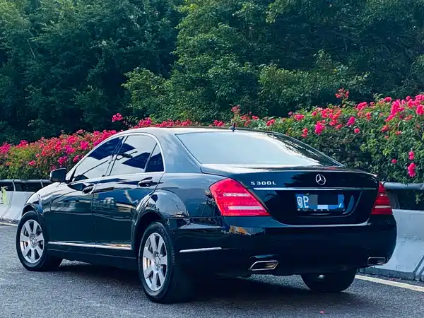 Mercedes-Benz S-Class 2012