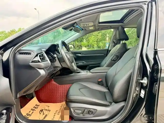 Toyota Camry 2023 — фото 23