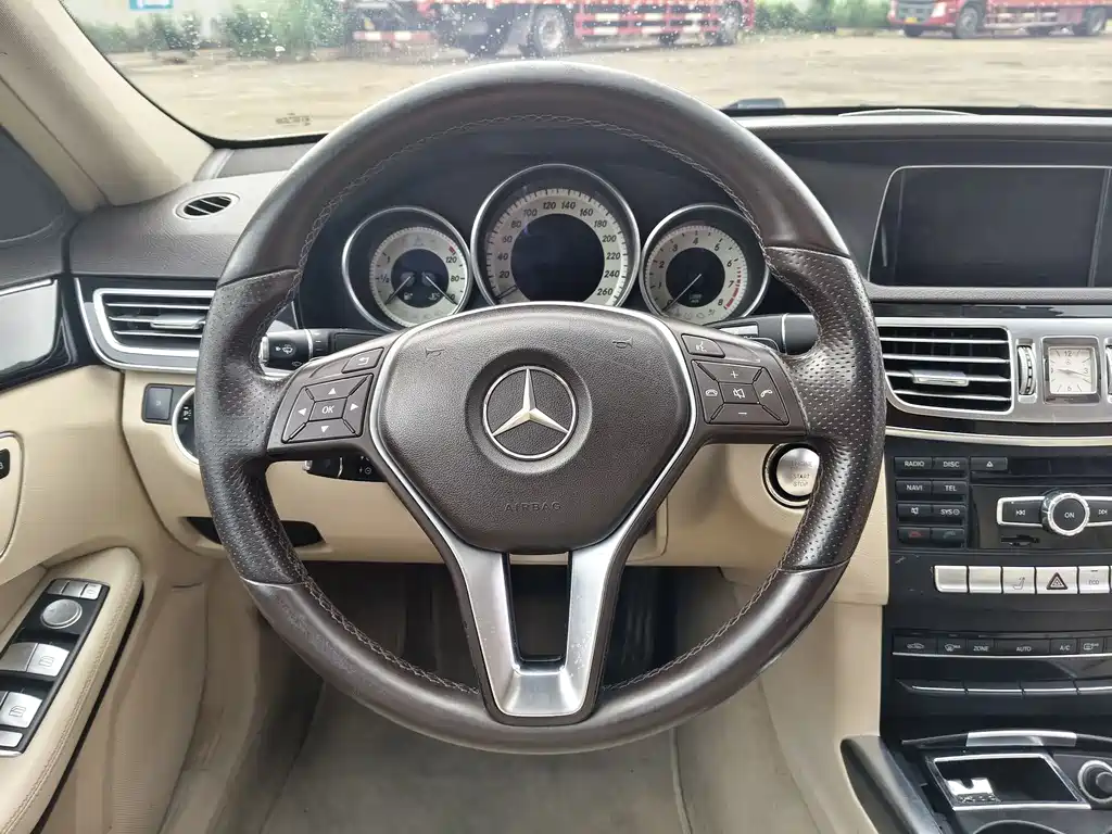 Mercedes-Benz E-Class 2015 — фото 15