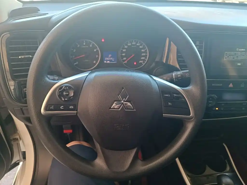 Mitsubishi Outlander 2021 — фото 11