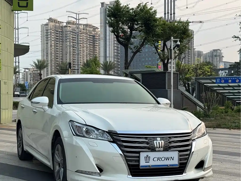 Toyota Crown 2015