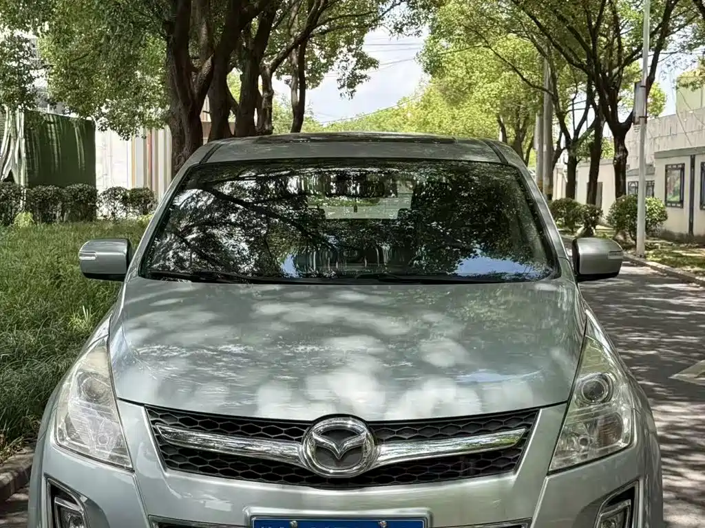 Mazda 8 2011