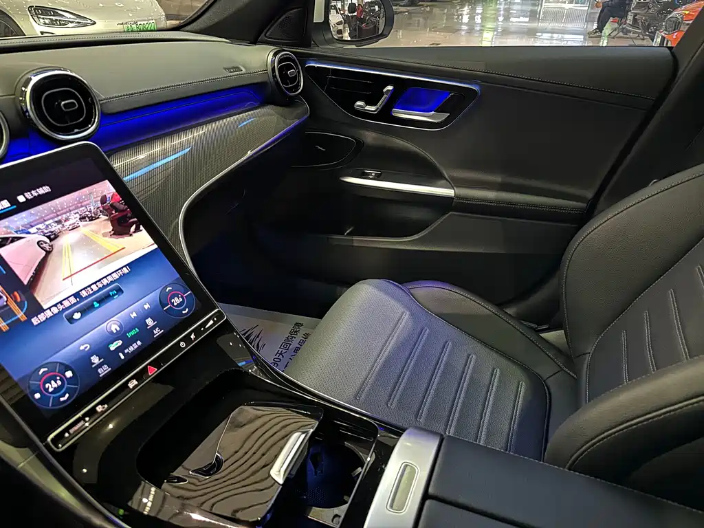 Mercedes-Benz C-Class 2023 — фото 6