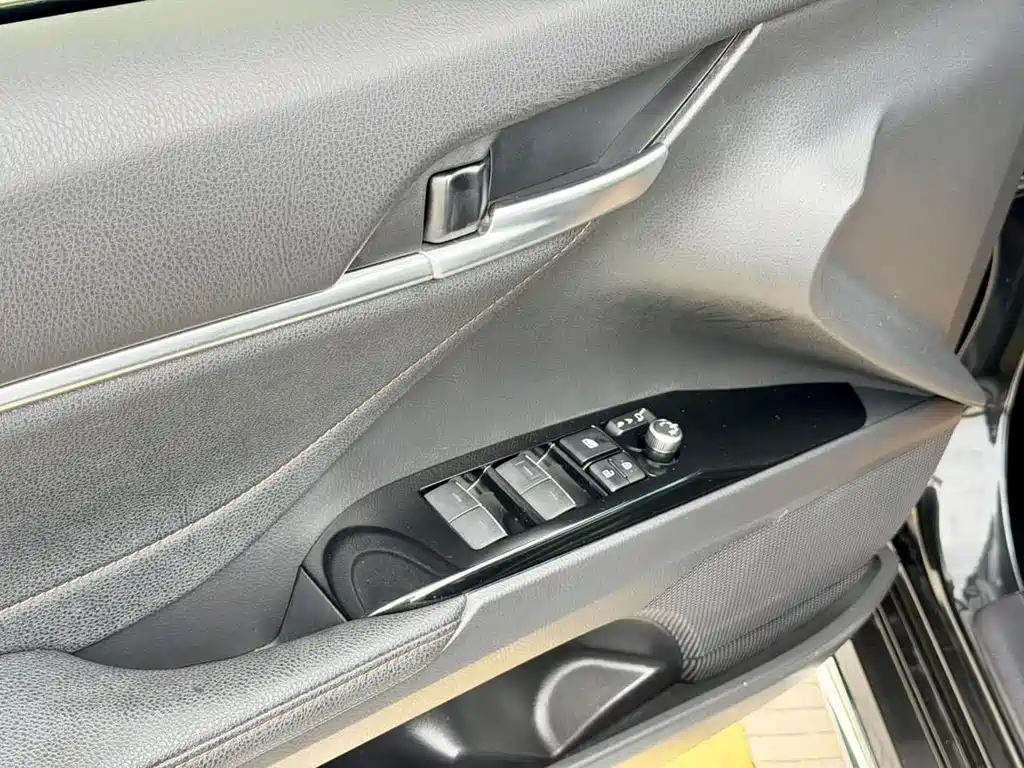 Toyota Camry 2023 — фото 20