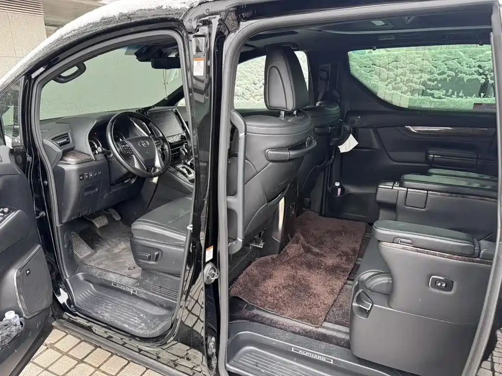 Toyota Alphard 2022 — фото 9
