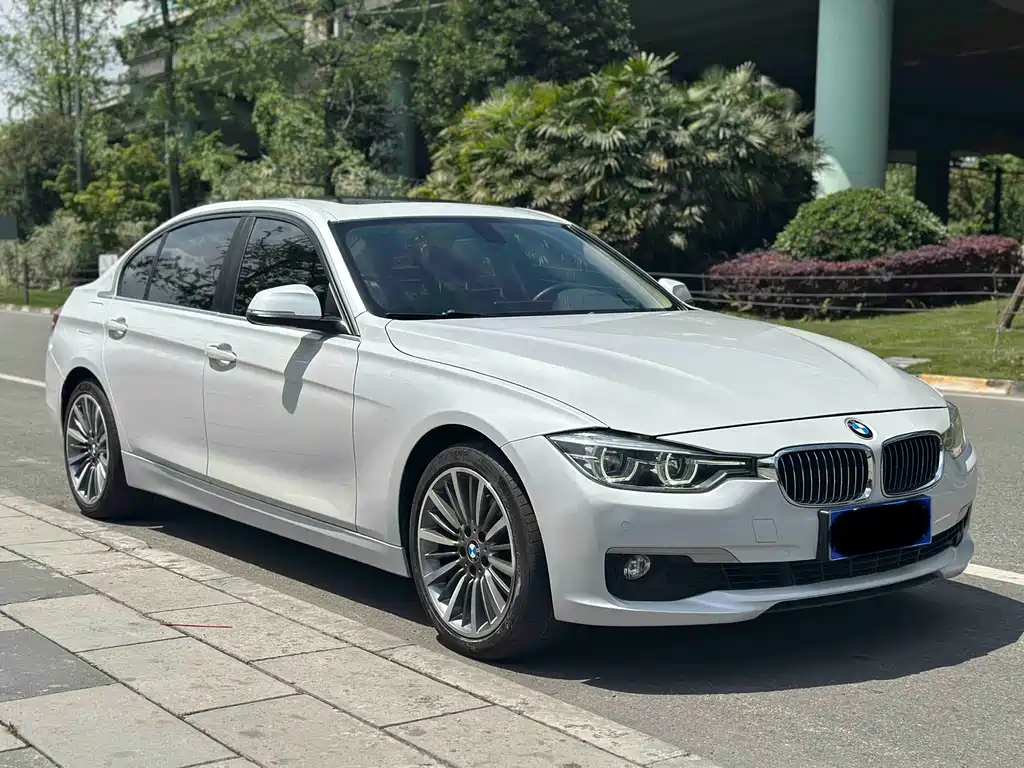 BMW 3 Series 2019 — фото 13