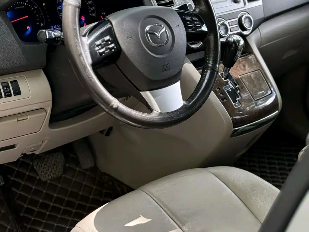 Mazda 8 2011
