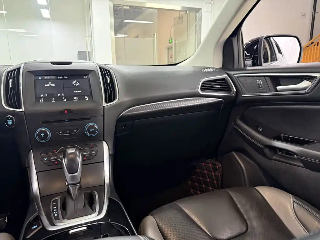 Ford Edge 2017 — фото 17