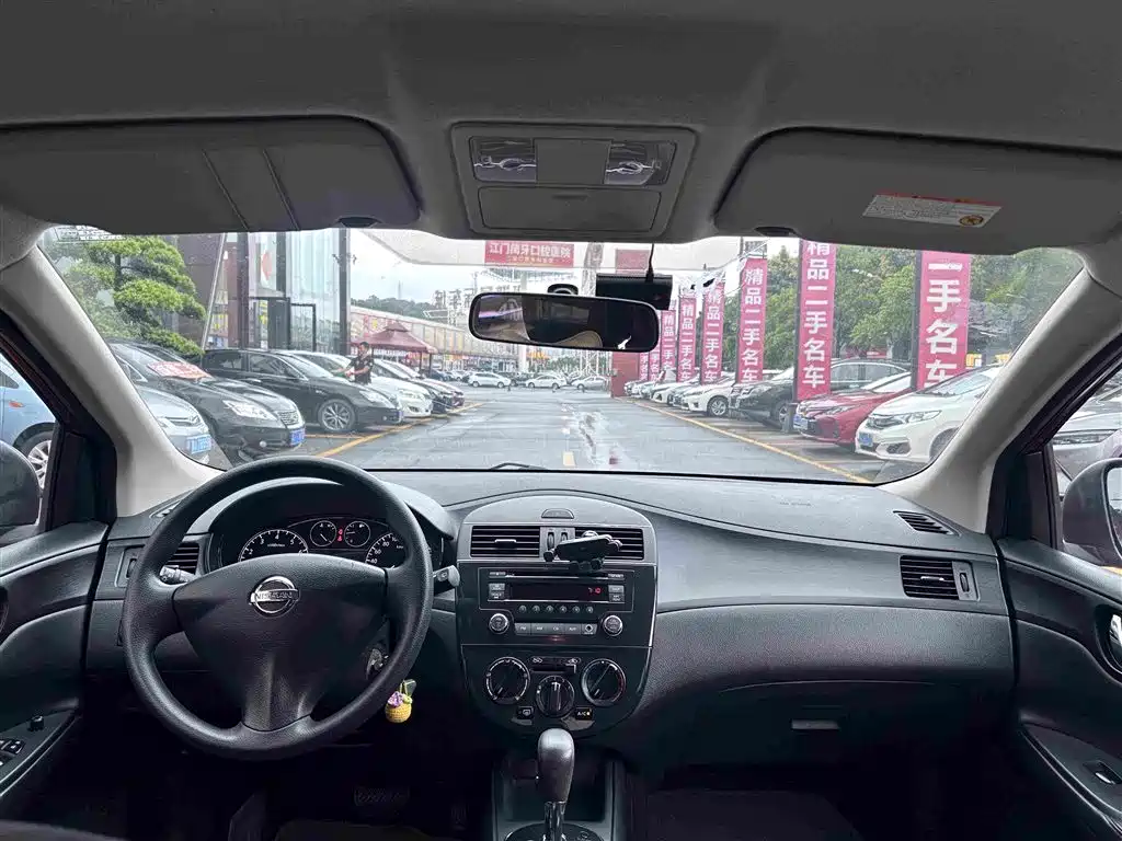 Nissan Tiida 2014