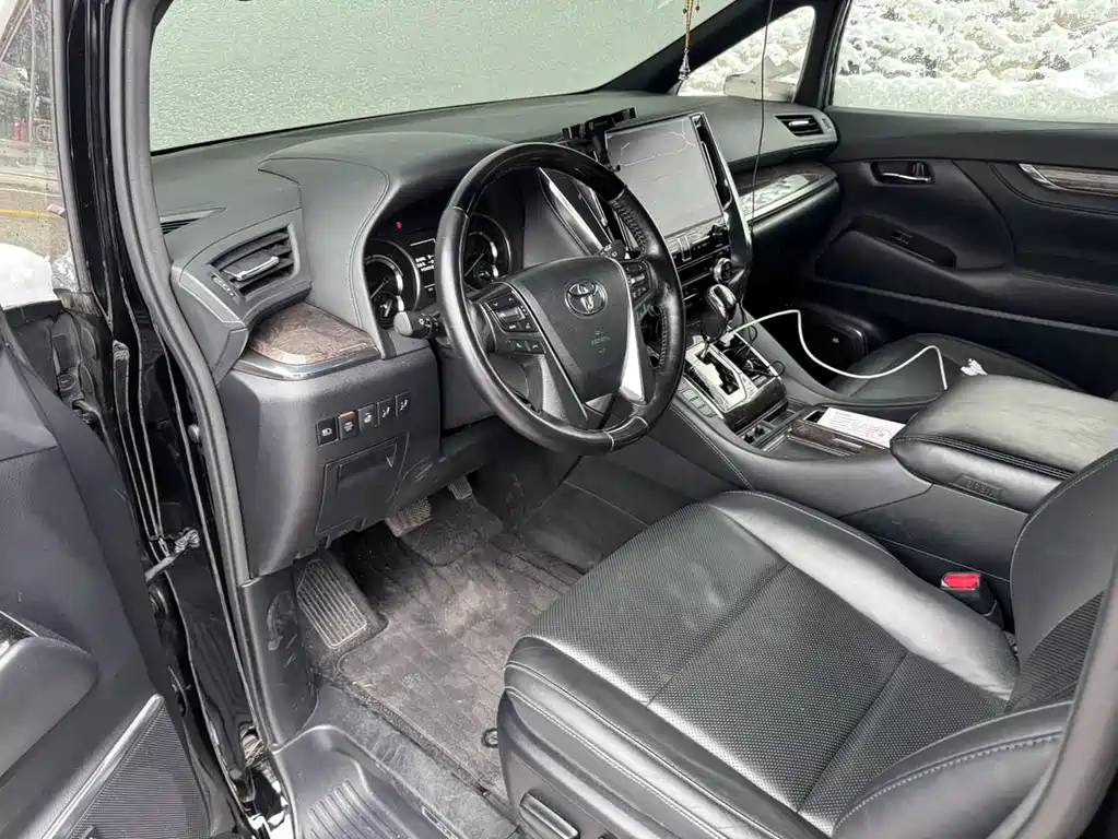 Toyota Alphard 2022 — фото 3