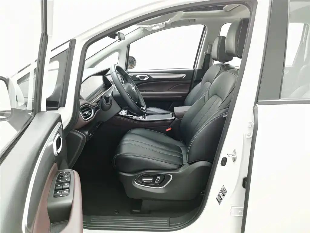 GAC Motor Trumpchi M6 2024 — фото 10