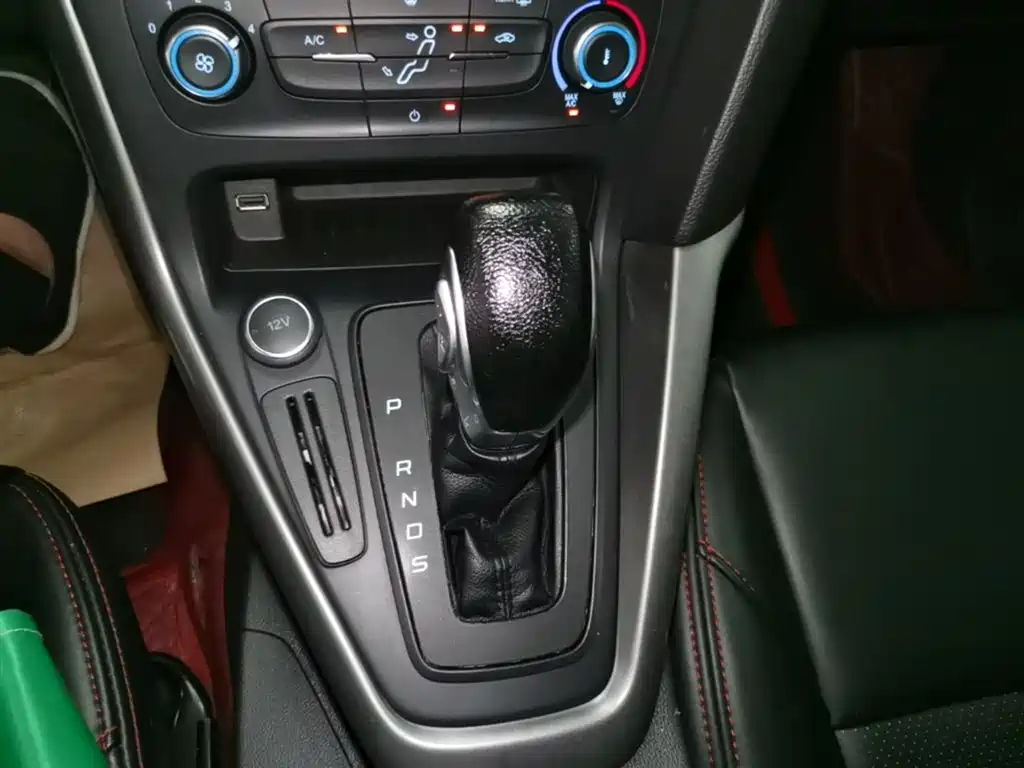 Ford Focus 2018 — фото 14