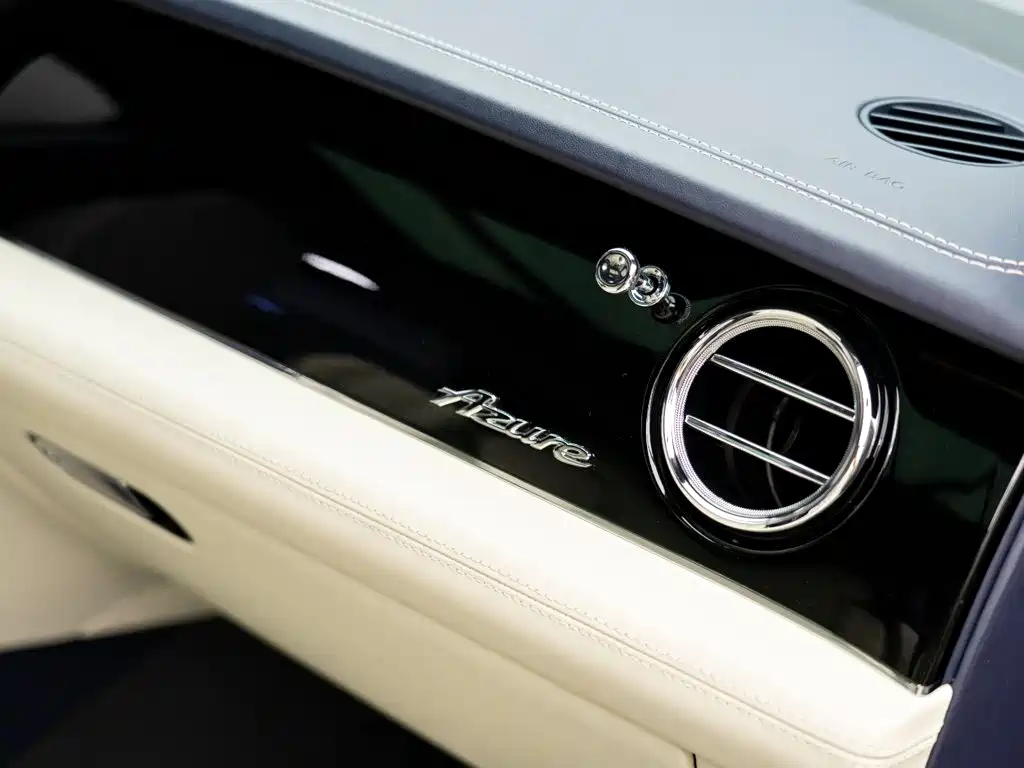 Bentley Bentayga 2025 — фото 18