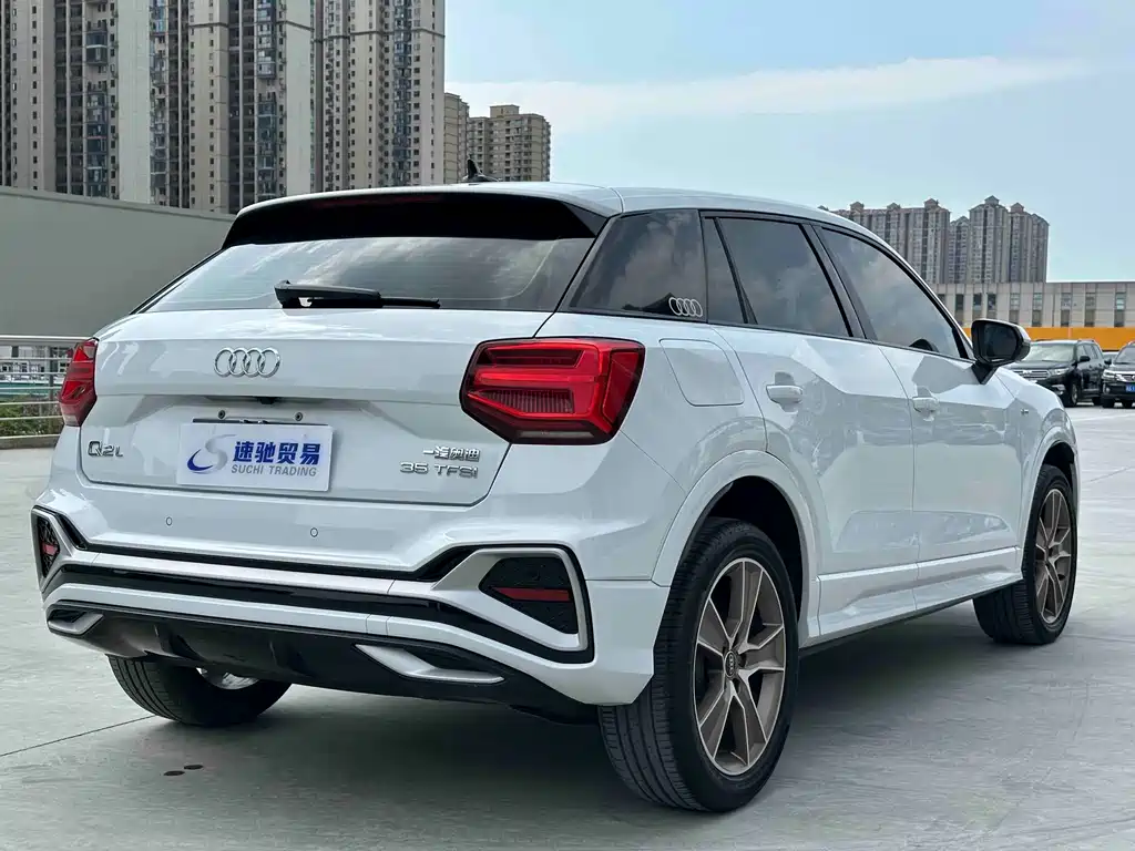 Audi Q2L 2023