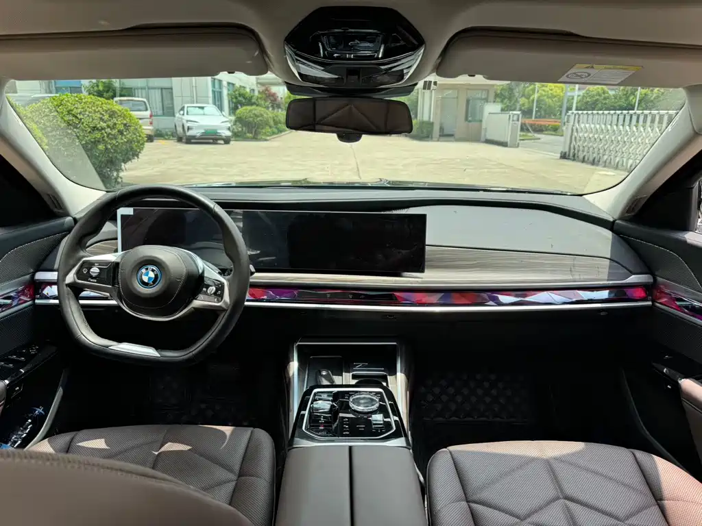 BMW i7 2024 — фото 4