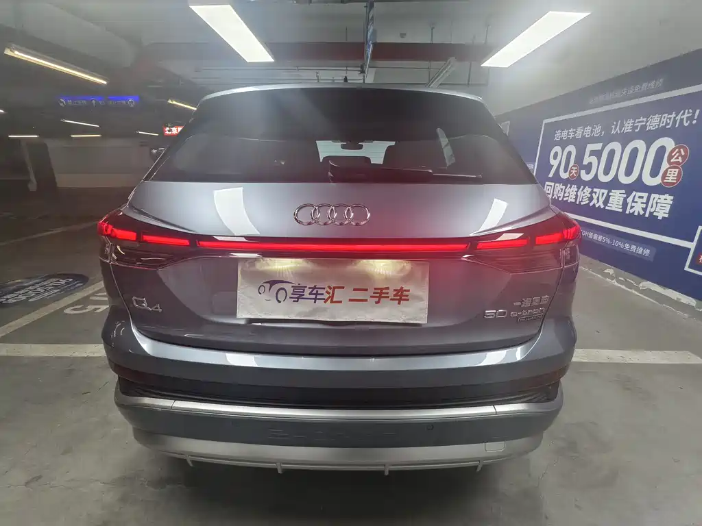 Audi Q4 e-tron 2023 — фото 6