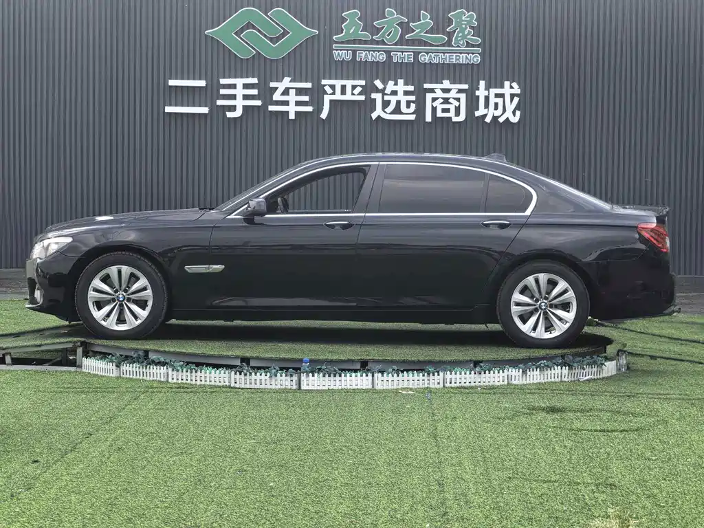 BMW 7 Series 2012 — фото 21