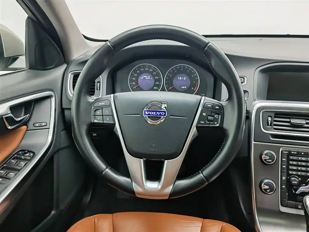 Volvo S60 2013 — фото 11